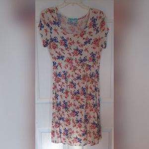 Very Cute and Flirty Floral Summer Dress